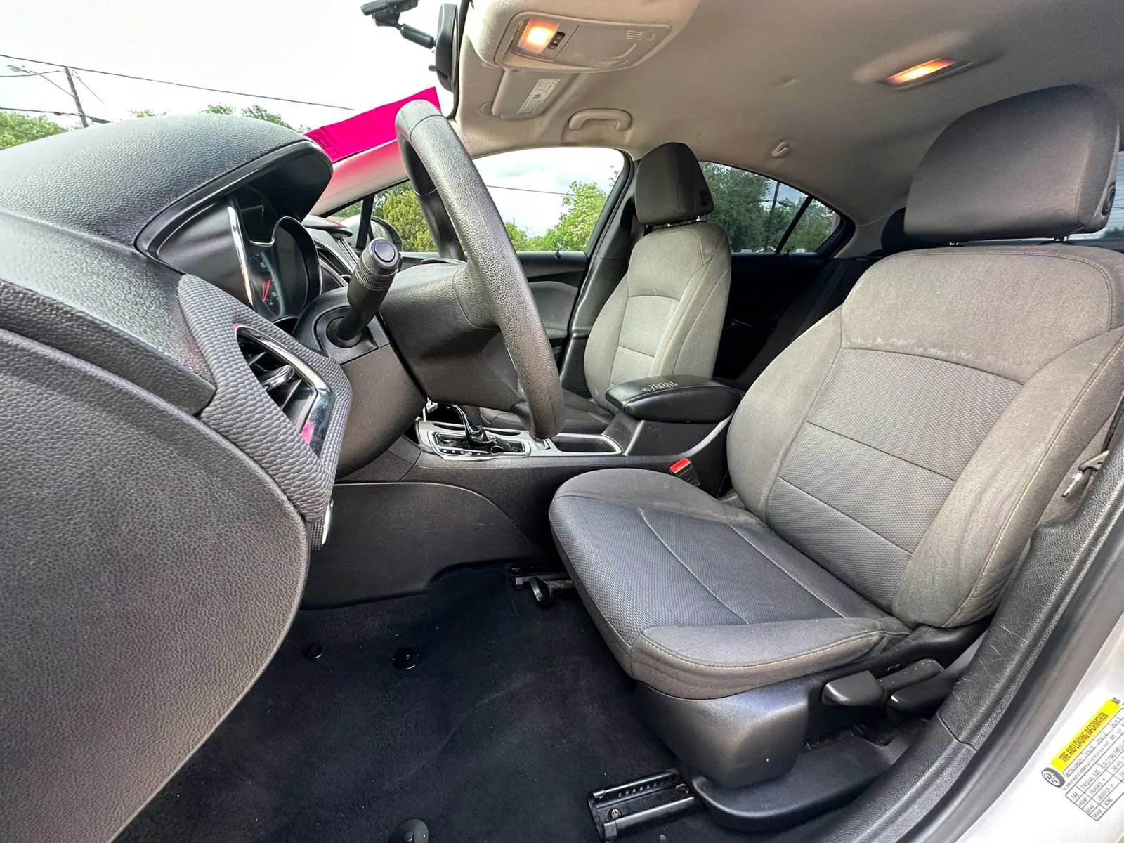 Used 2018 Chevrolet Cruze LS FWD image 11