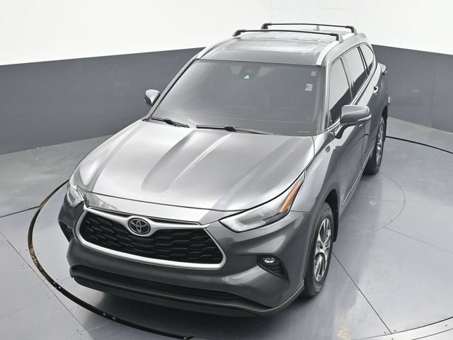 Used 2022 Toyota Highlander XLE AWD/4WD image 41