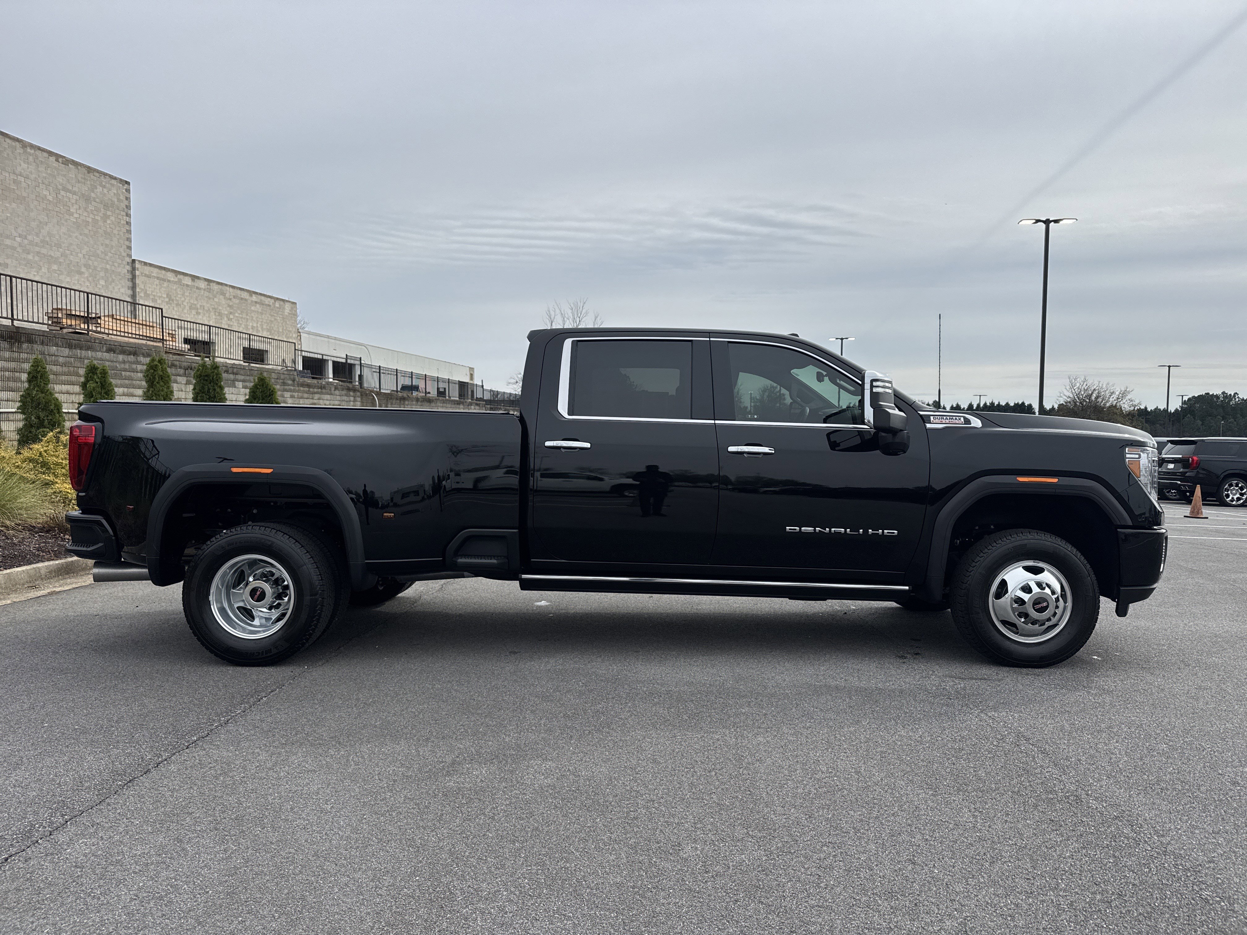 Used 2023 GMC Sierra 3500 Denali w/ Denali Ultimate Package image 11