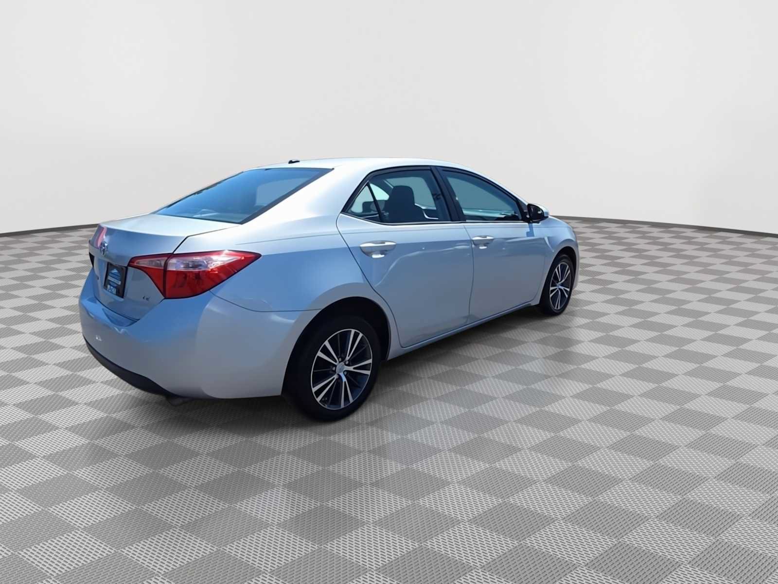 Used 2018 Toyota Corolla LE w/ LE Premium Package FWD image 8
