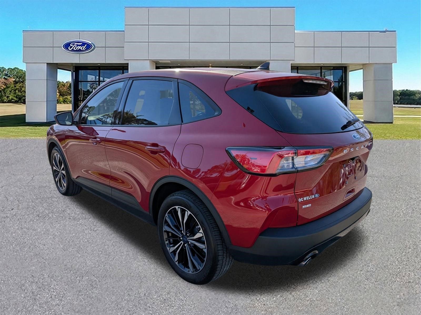 Certified 2022 Ford Escape SE w/ SE Sport Appearance Package image 3