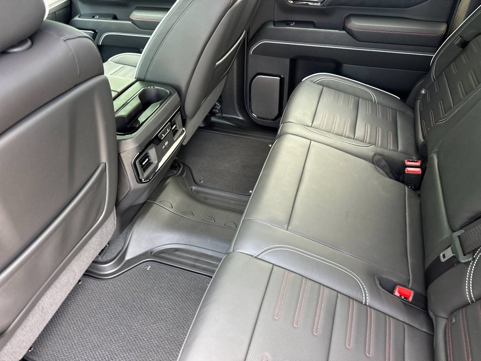 Used 2026 GMC Sierra 2500 AT4X w/ LPO, Black Badging Package AWD/4WD image 12