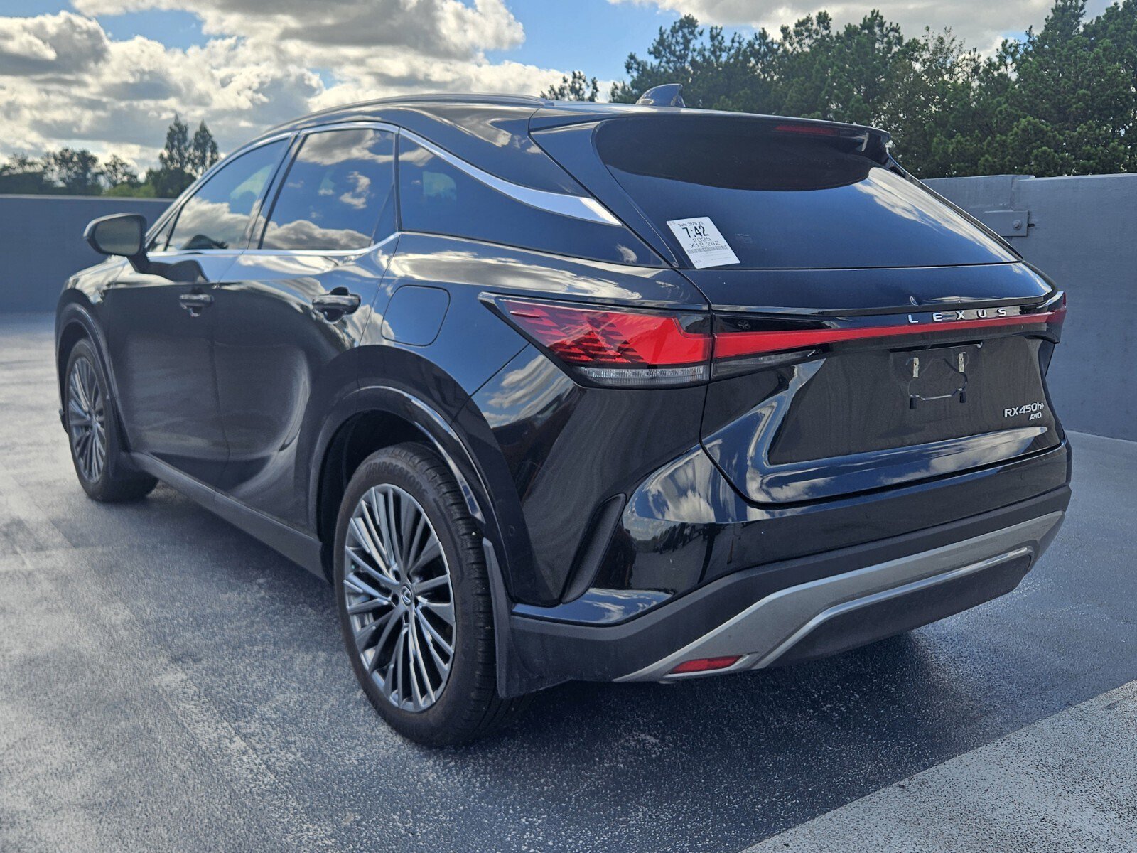 Used 2025 Lexus RX 450h AWD w/ Convenience Package image 4