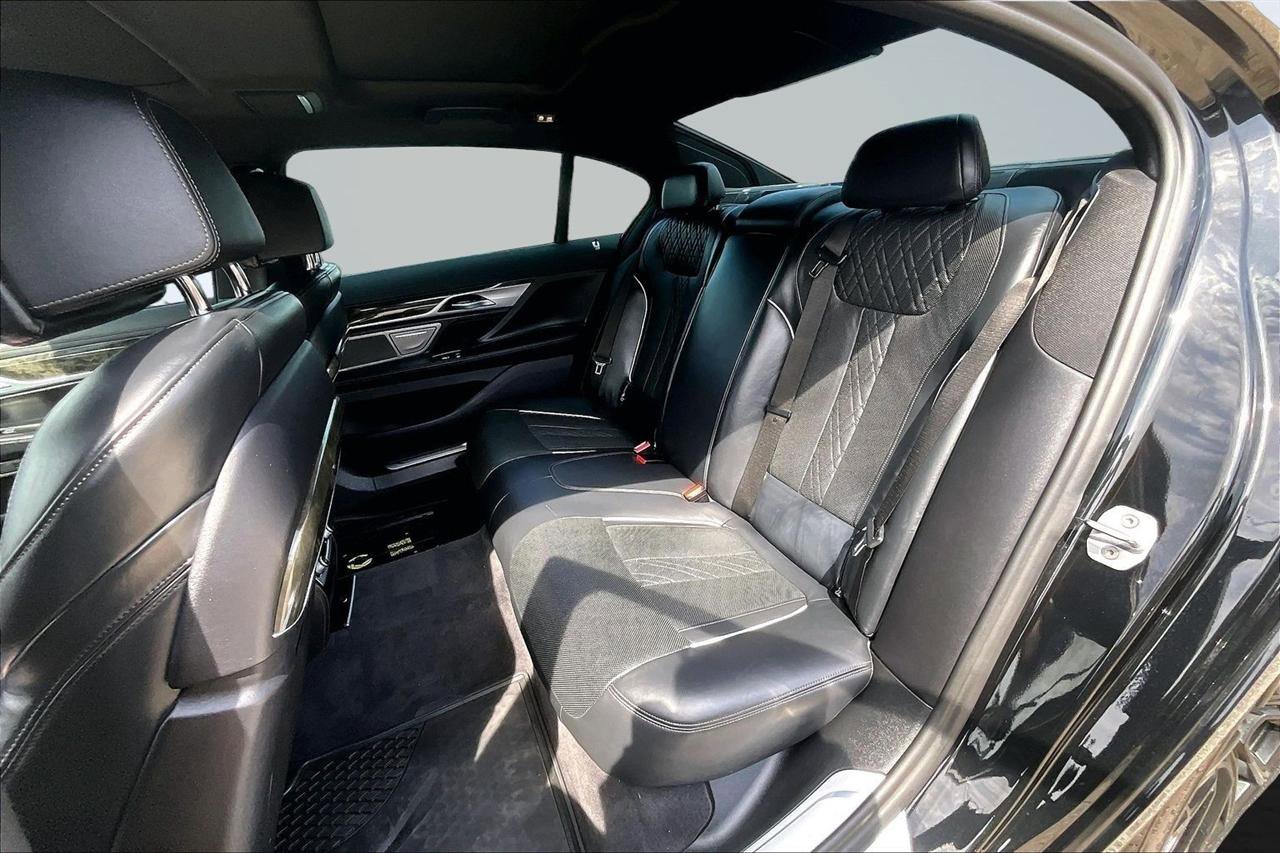 Used 2020 BMW 750i xDrive w/ M Sport Package image 22