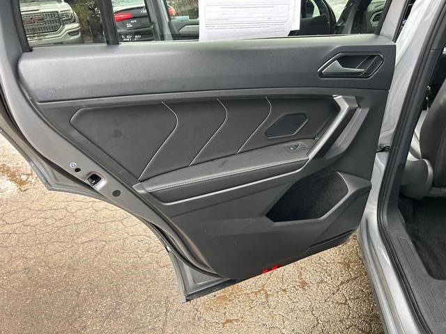 Used 2022 Volkswagen Tiguan SE R-Line image 11