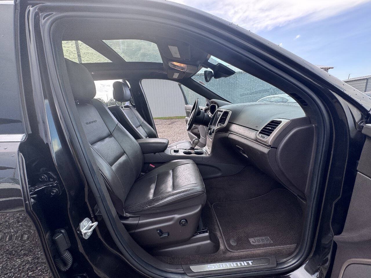 Used 2017 Jeep Grand Cherokee Summit AWD/4WD image 15