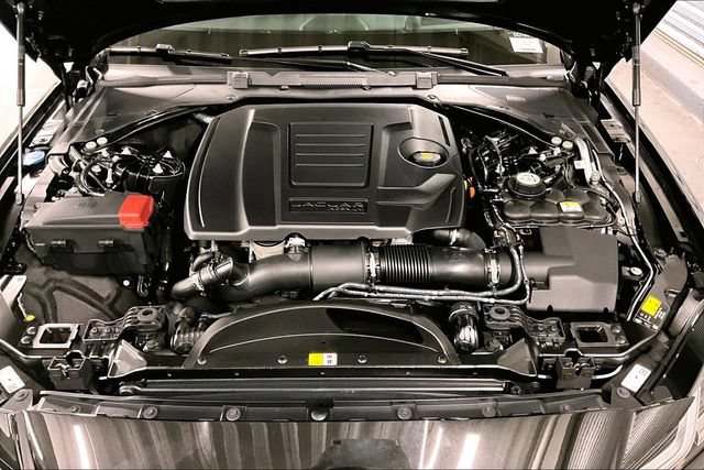 Certified 2022 Jaguar XF R-Dynamic SE AWD/4WD image 9