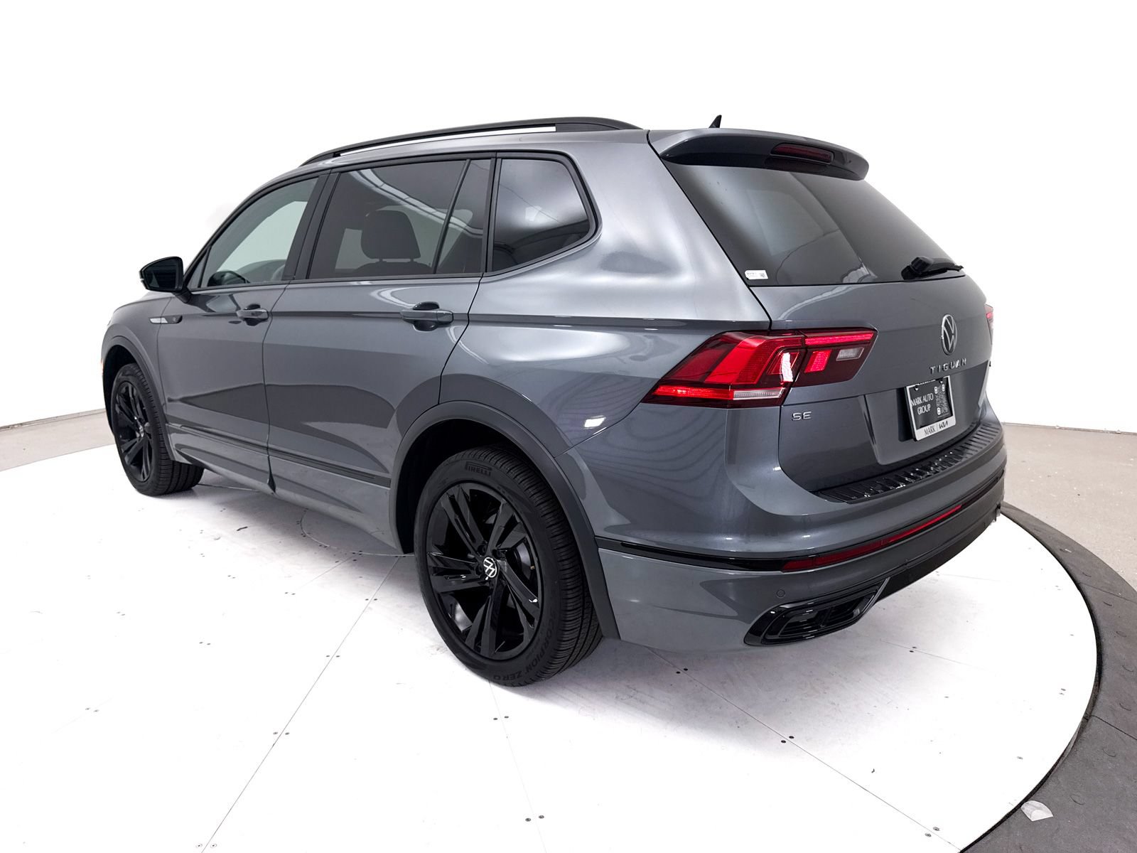Used 2024 Volkswagen Tiguan SE R-Line AWD/4WD image 16