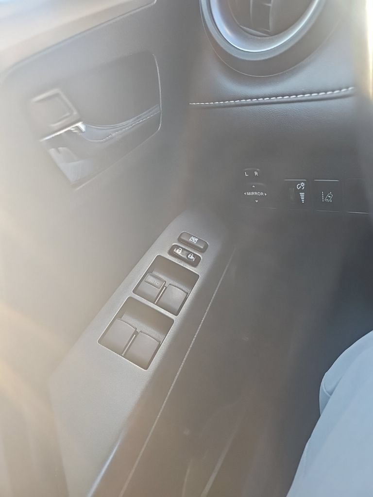 Used 2017 Toyota RAV4 XLE AWD/4WD image 12