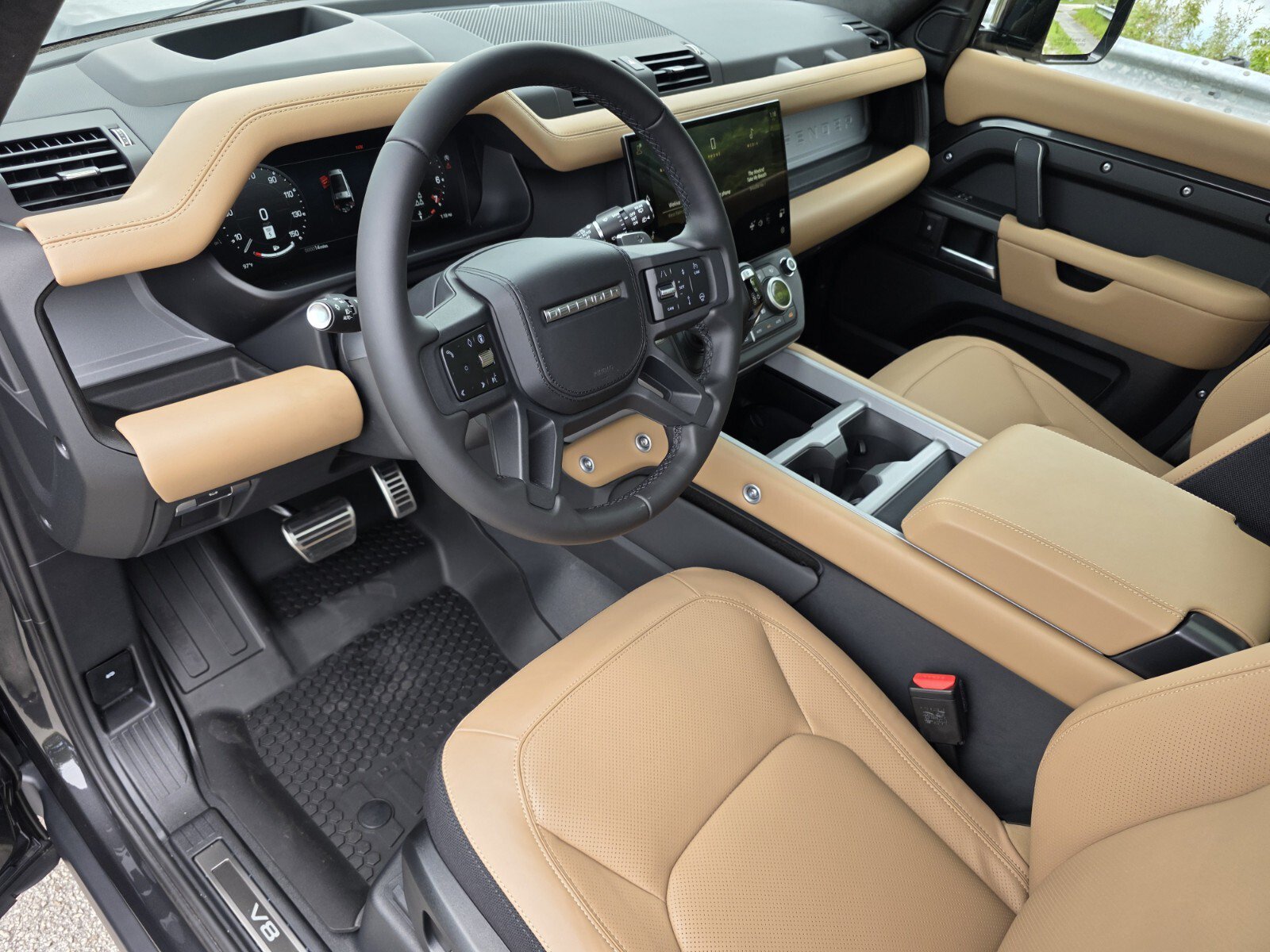 New 2026 Land Rover Defender 130 V8 AWD/4WD image 11