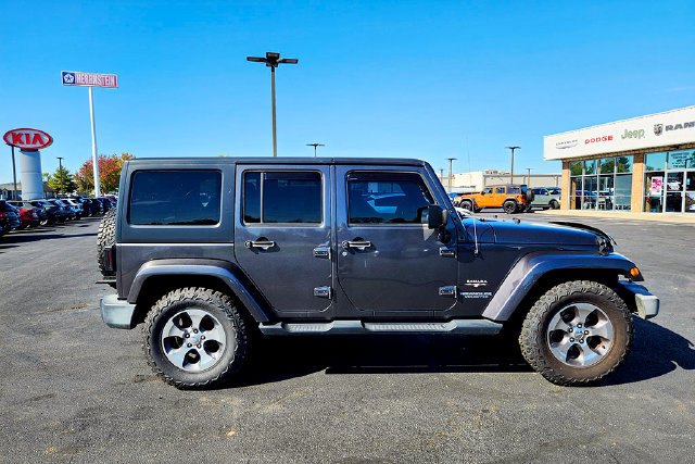 Used 2017 Jeep Wrangler Unlimited Sahara w/ Connectivity Group AWD/4WD image 29