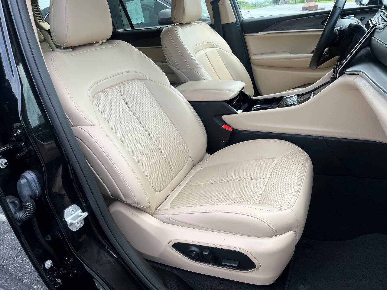 Used 2022 Jeep Grand Cherokee L Limited w/ Luxury Tech Group II image 9