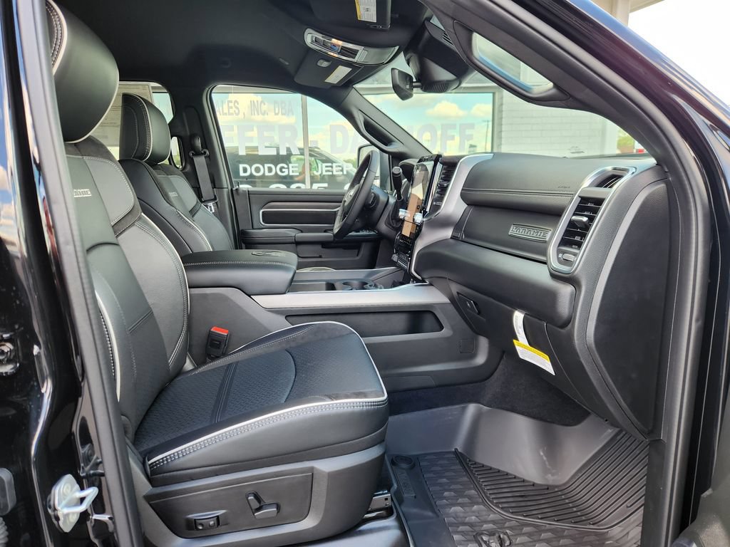 New 2026 RAM 2500 Laramie AWD/4WD image 12