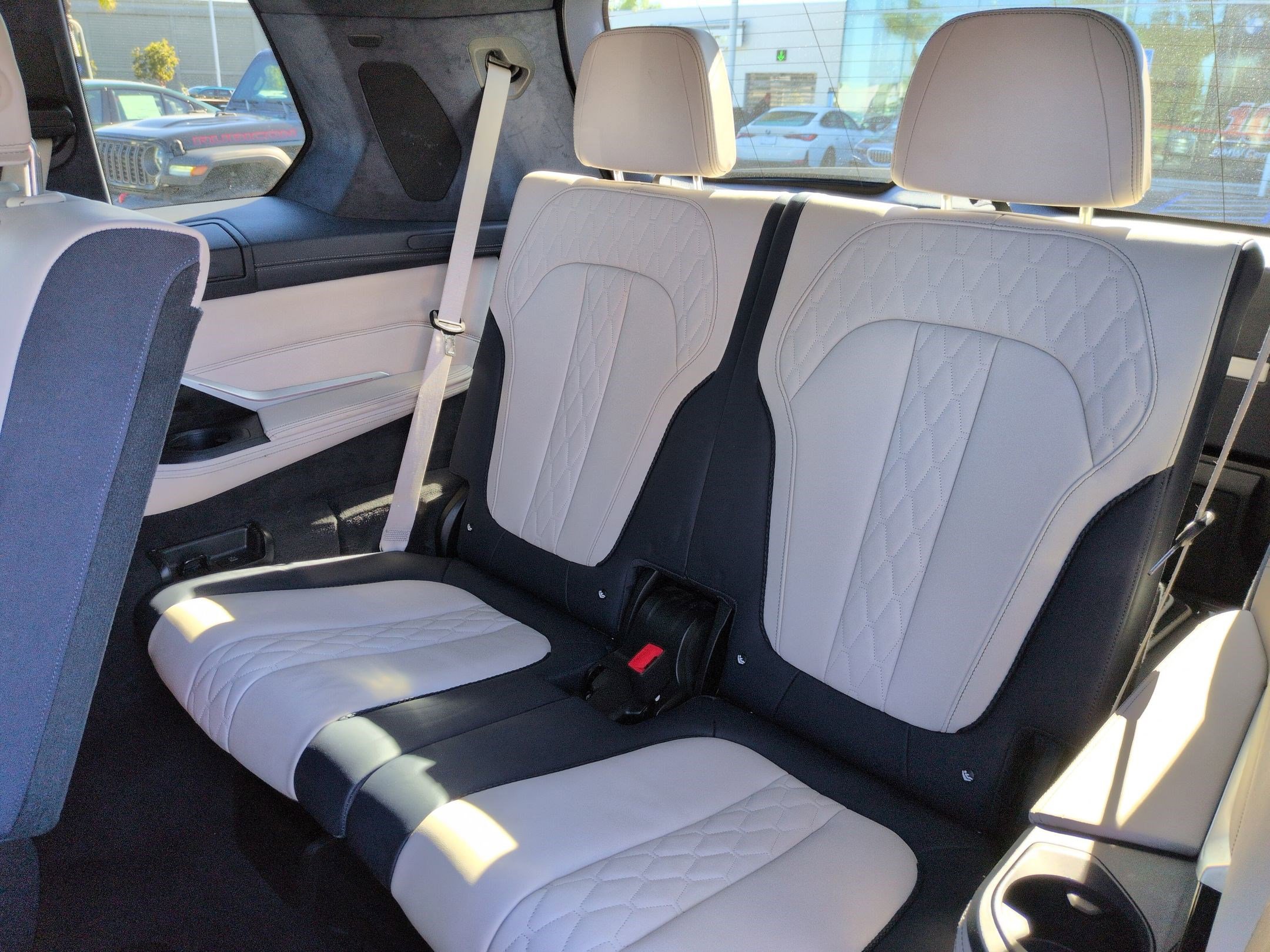 Used 2019 BMW X7 xDrive40i w/ Premium Package image 32