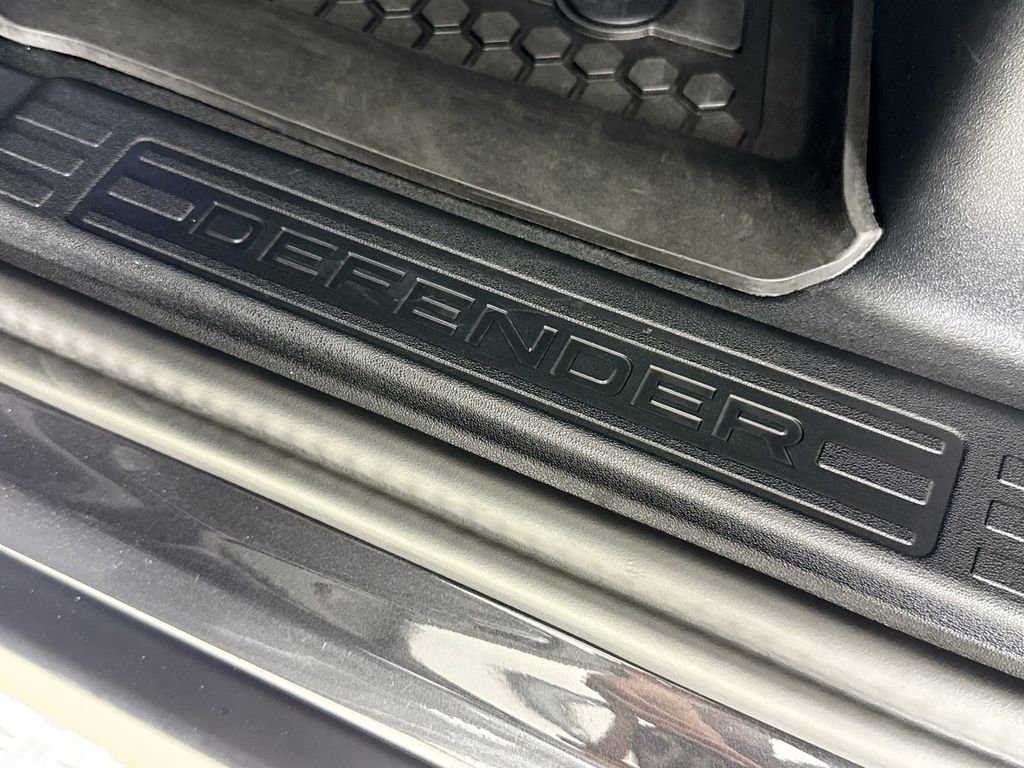 Used 2025 Land Rover Defender 110 S image 18