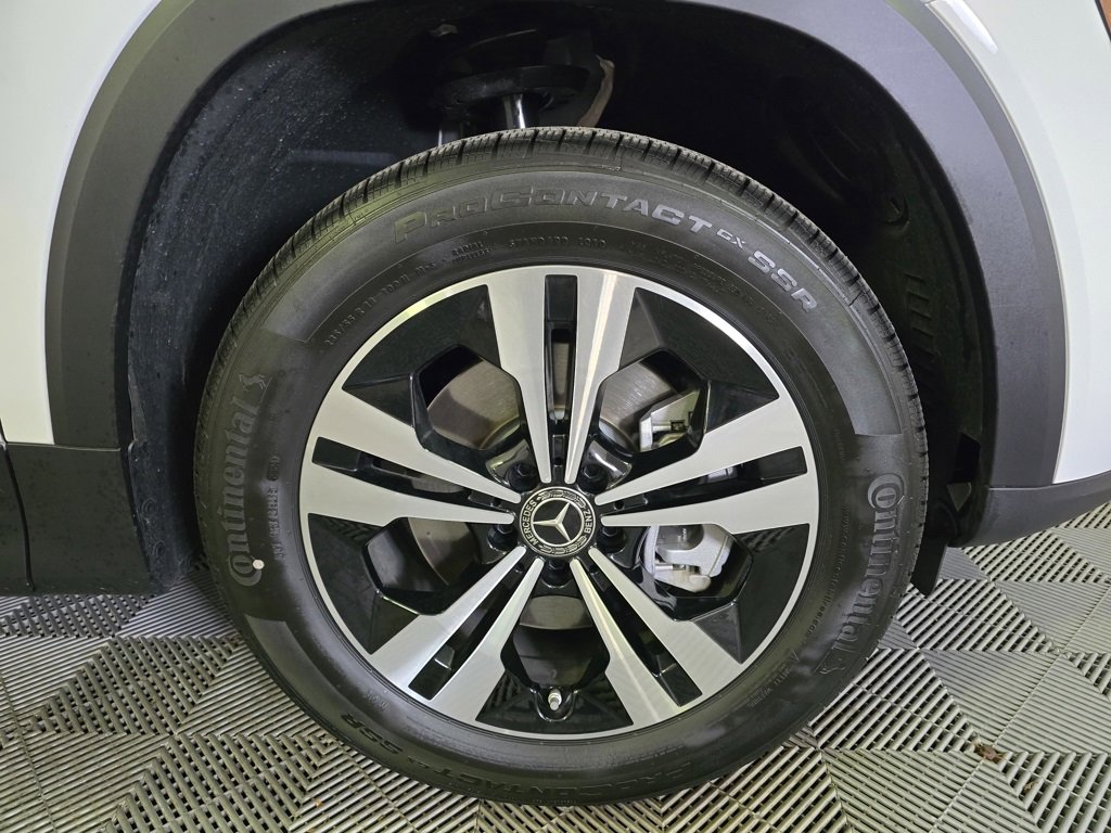 Used 2025 Mercedes-Benz GLB 250 4MATIC image 2