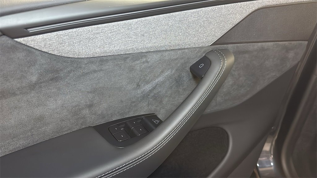 Used 2026 Tesla Model Y 2WD image 24