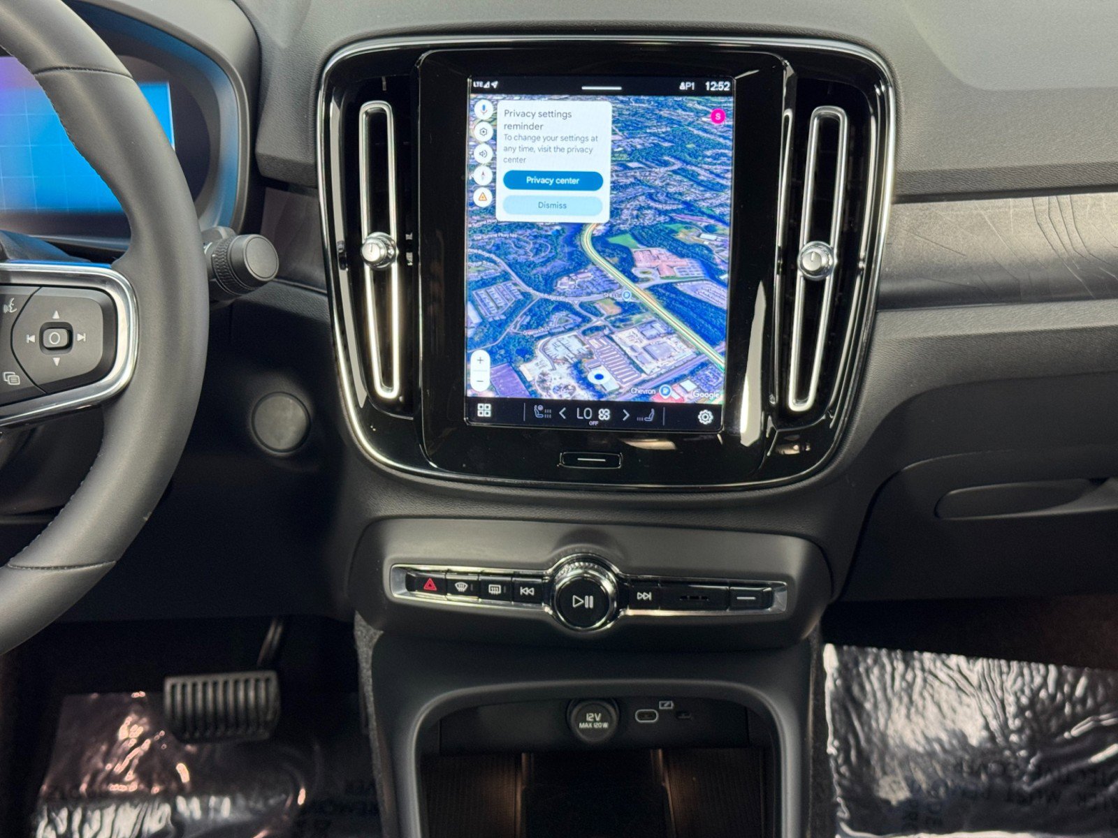 Used 2023 Volvo C40 P8 Recharge Ultimate image 23