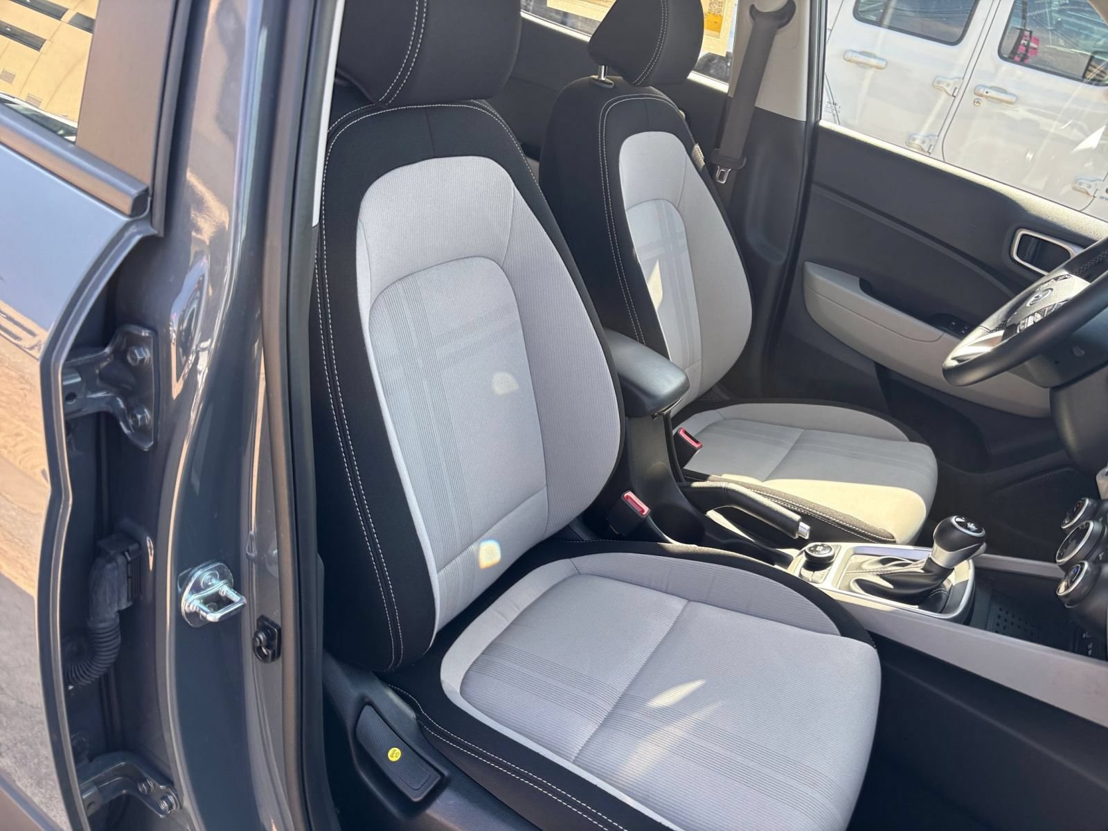 Used 2026 Hyundai Venue SEL FWD image 31