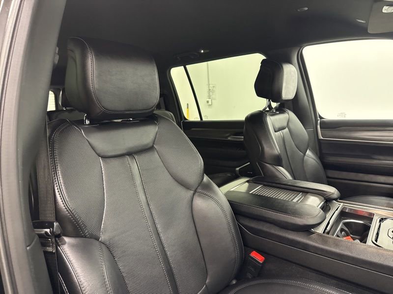 Used 2024 Jeep Wagoneer Series II image 16