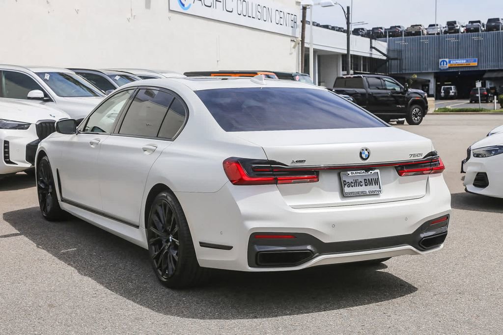 Certified 2022 BMW 750i xDrive w/ Autobahn Package image 4
