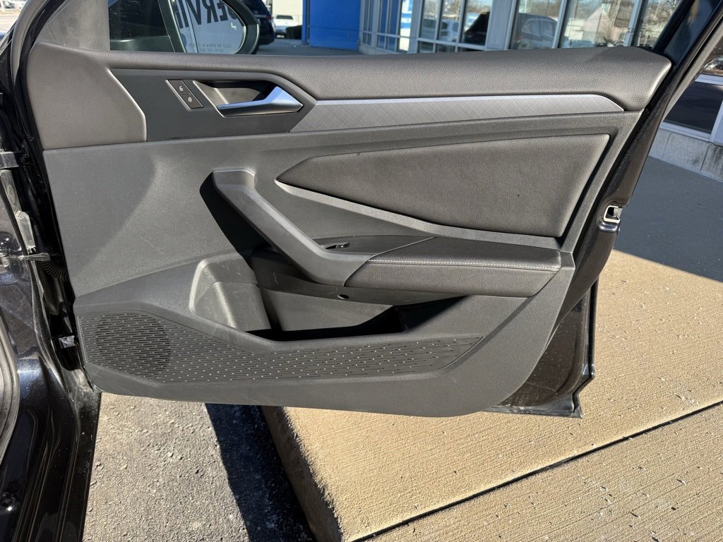 Used 2024 Volkswagen Jetta SE image 38