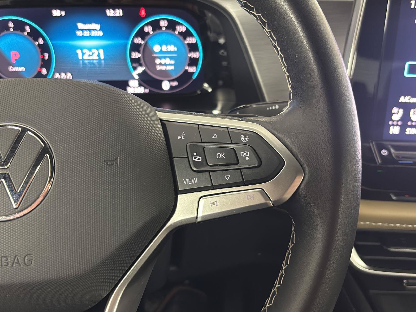 Certified 2025 Volkswagen Atlas Cross Sport SE FWD image 11