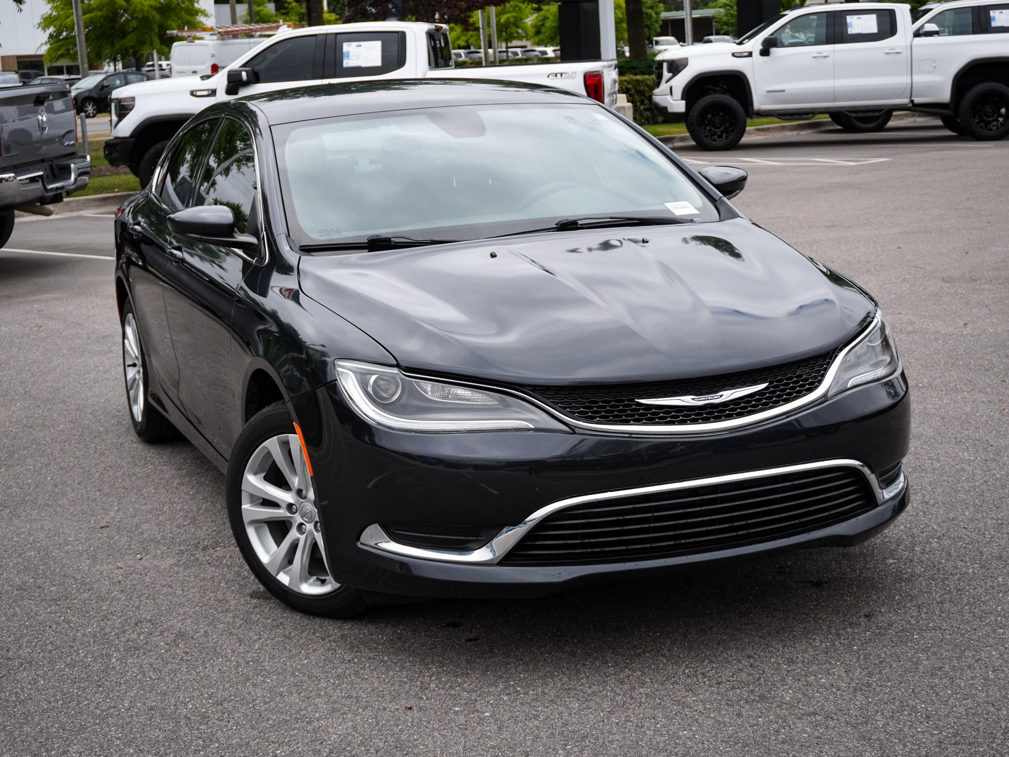 Used 2017 Chrysler 200 Limited Platinum FWD image 2