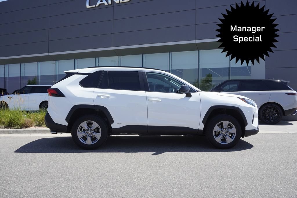 Used 2025 Toyota RAV4 LE AWD/4WD image 7