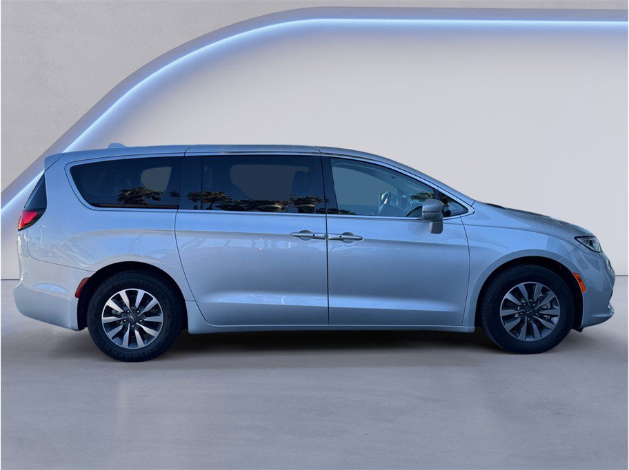 Used 2022 Chrysler Pacifica Touring-L FWD image 7