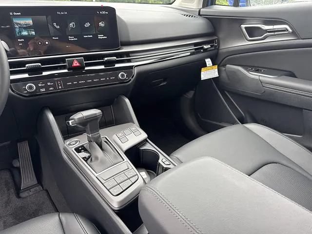 New 2026 Kia Sportage EX FWD image 11