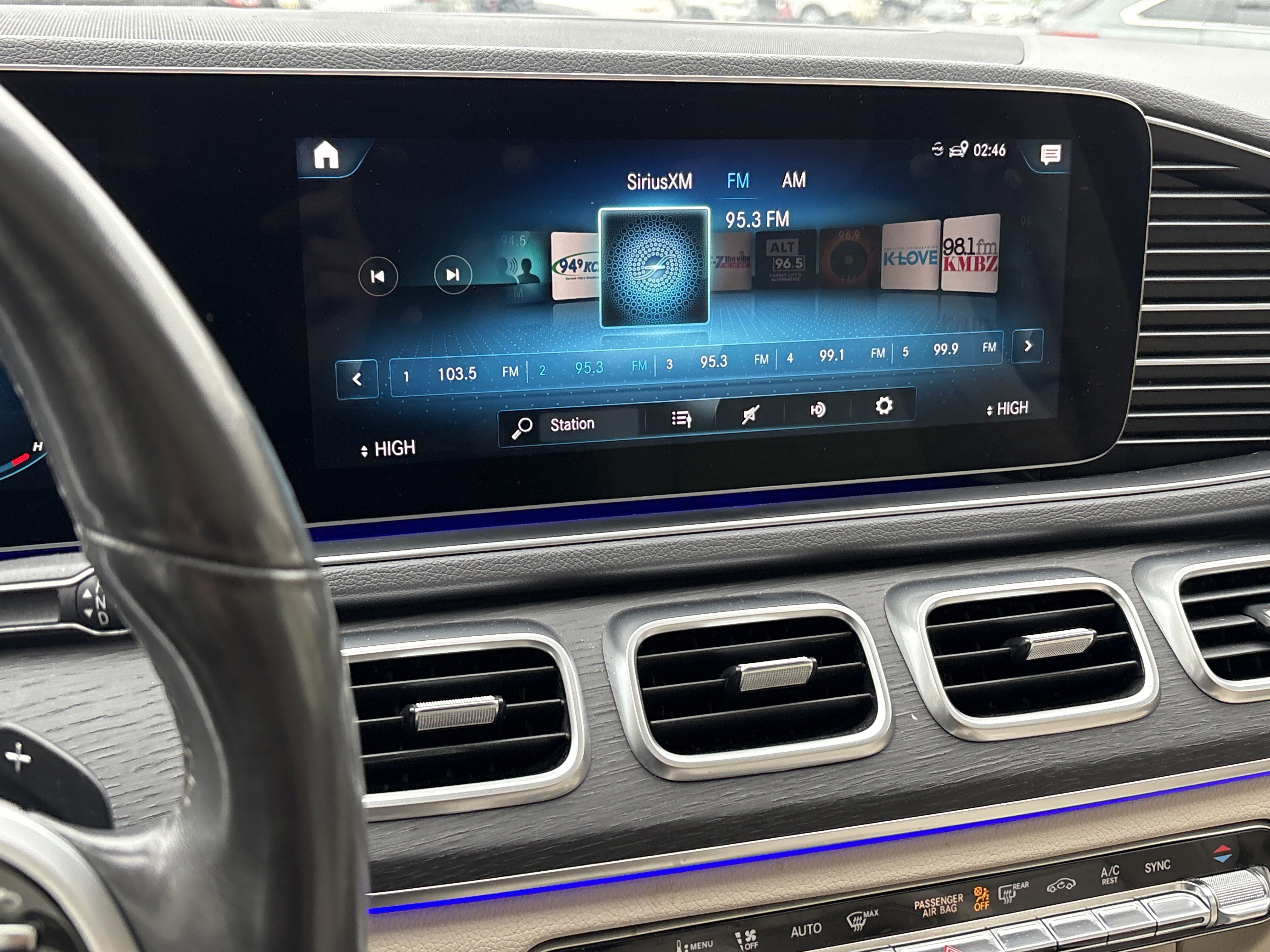 Used 2020 Mercedes-Benz GLE 350 4MATIC image 2