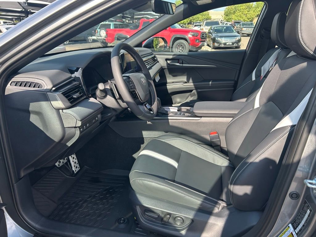 Used 2025 Toyota Camry SE image 16