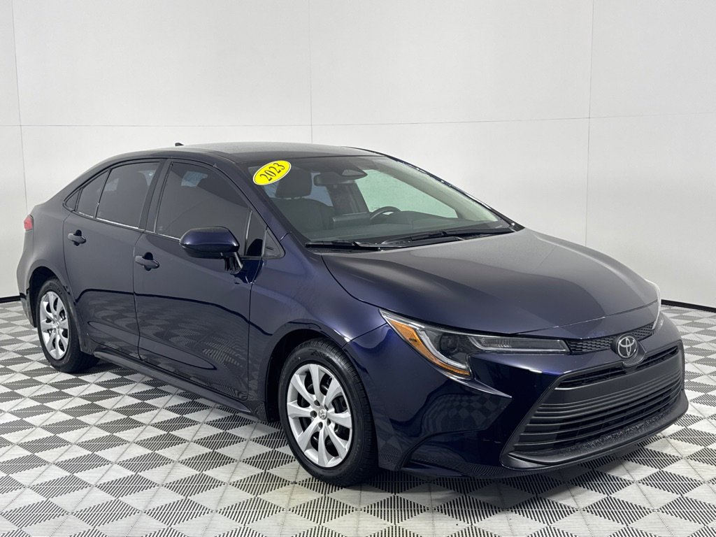 Used 2023 Toyota Corolla LE image 3