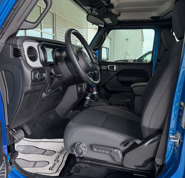 Used 2025 Jeep Gladiator Sport image 6