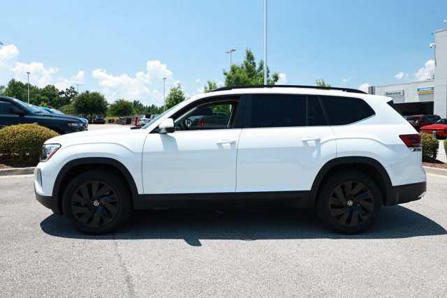 Used 2025 Volkswagen Atlas SE w/ Black Wheel Package FWD image 9