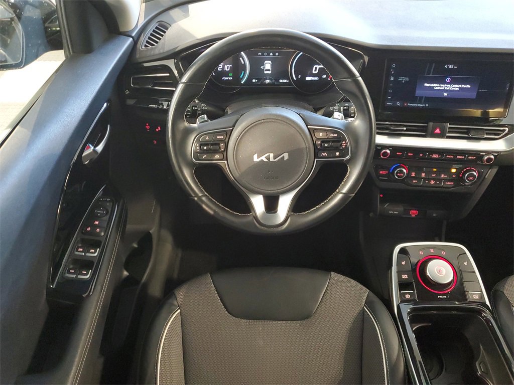 Used 2022 Kia Niro EX image 10