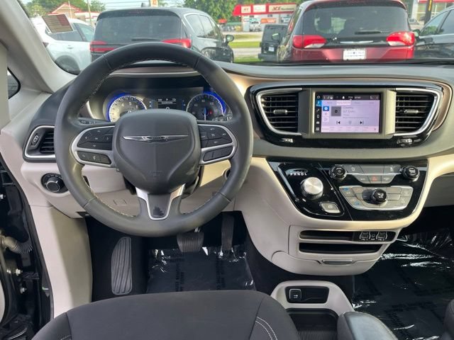 Used 2023 Chrysler Voyager LX FWD image 15