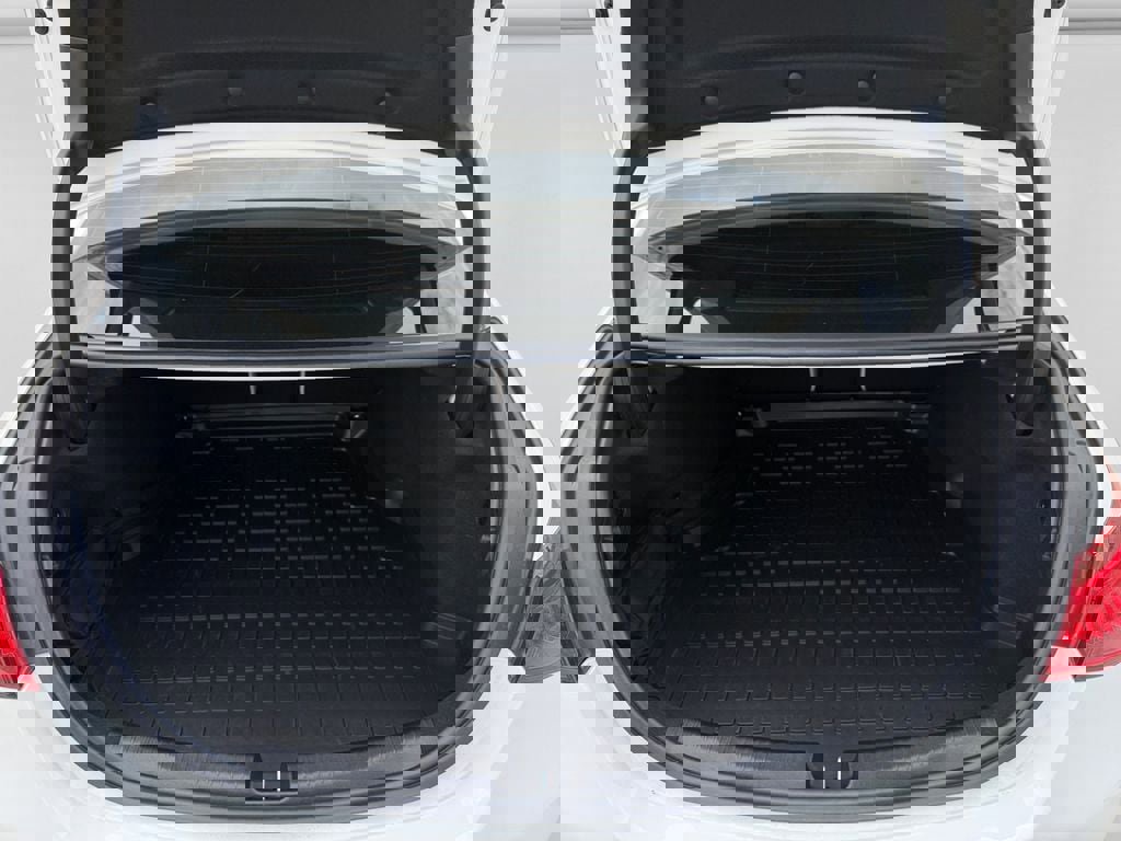 Used 2025 Mercedes-Benz C 300 Sedan image 11