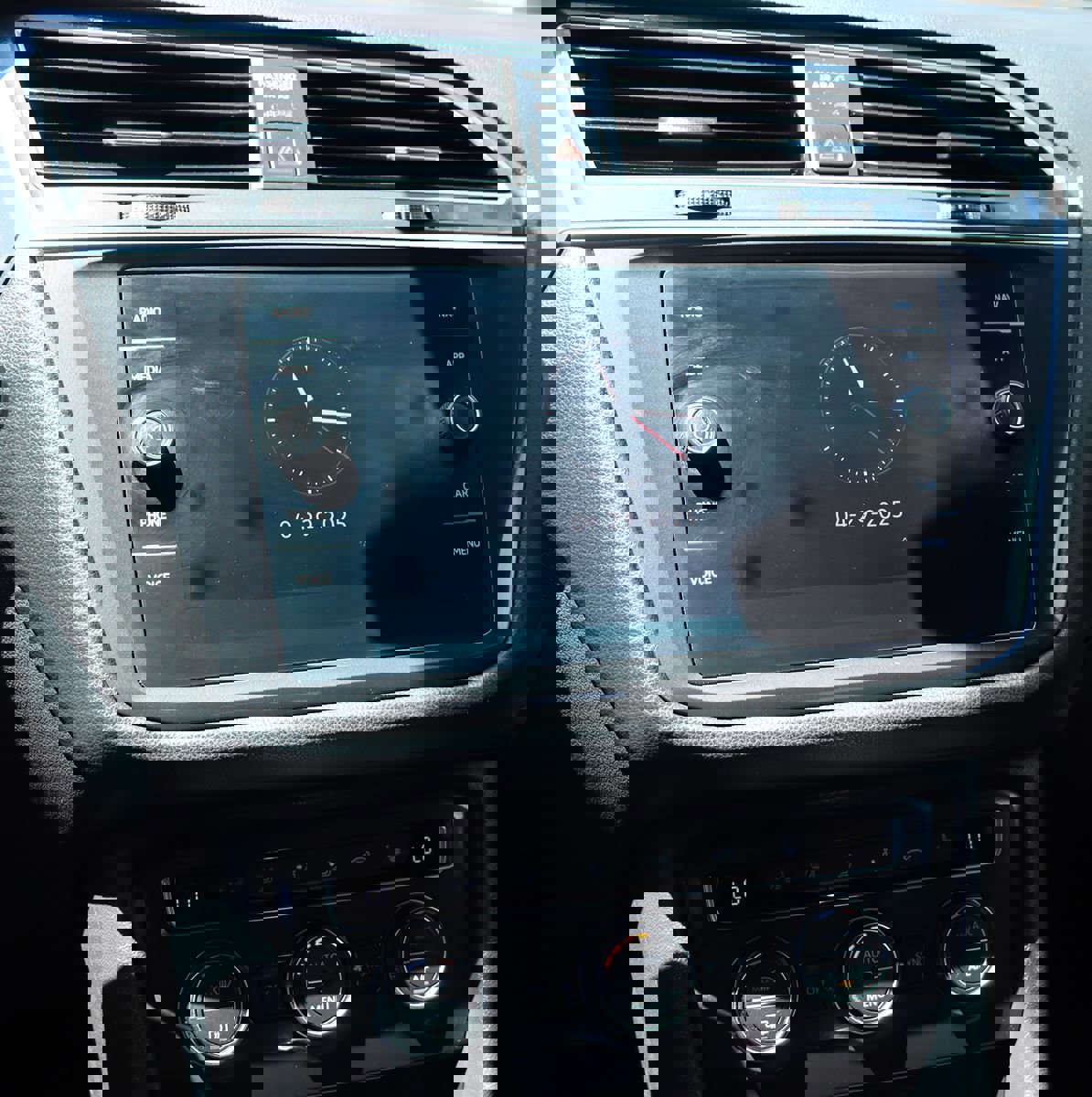 Used 2021 Volkswagen Tiguan SEL Premium R-Line image 46