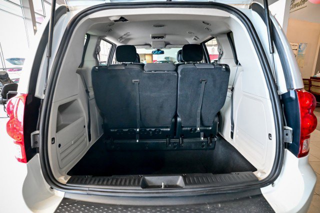 Used 2019 Dodge Grand Caravan SE FWD image 20