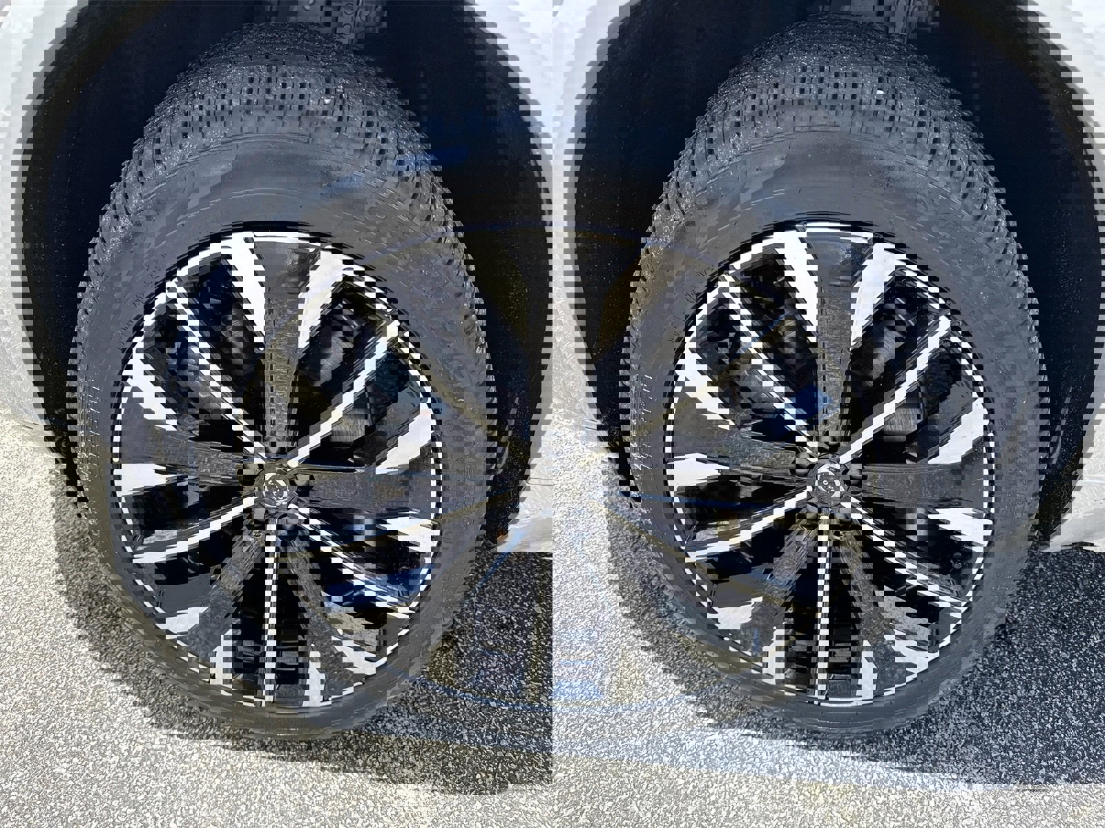 New 2025 Volvo XC90 T8 Plus w/ Protection Package Premier image 9