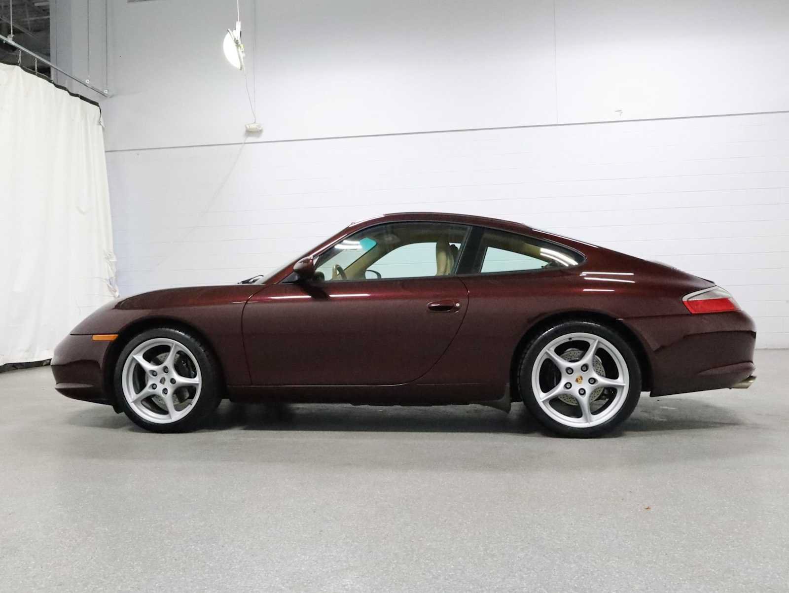 Used 2004 Porsche 911 Carrera RWD image 2