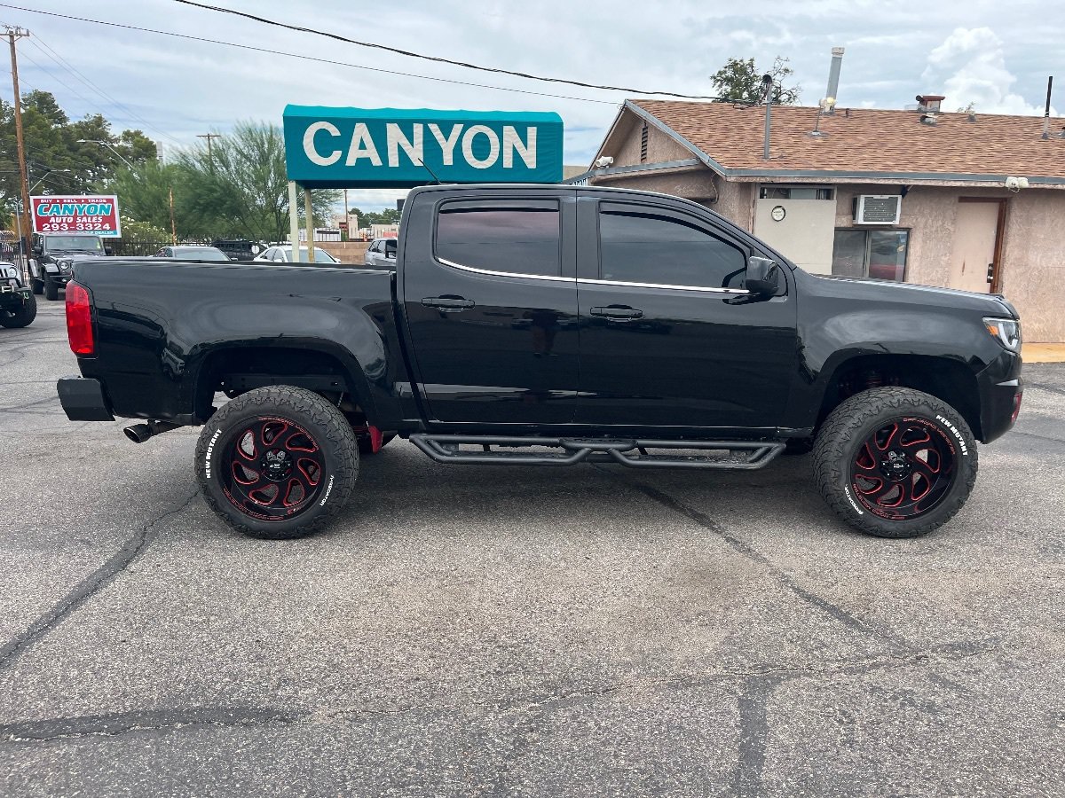 Used 2017 Chevrolet Colorado LT RWD image 2