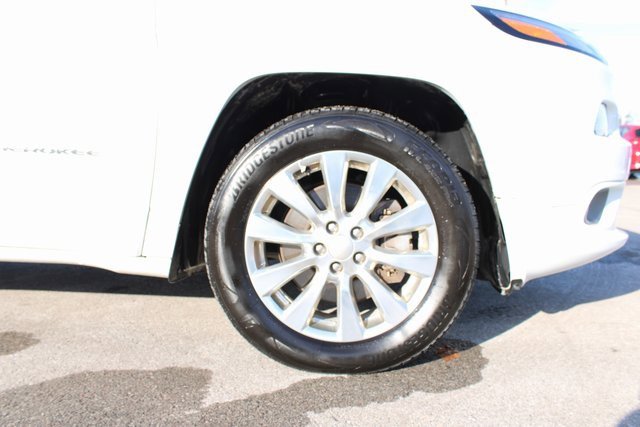 Used 2018 Jeep Cherokee Overland image 28