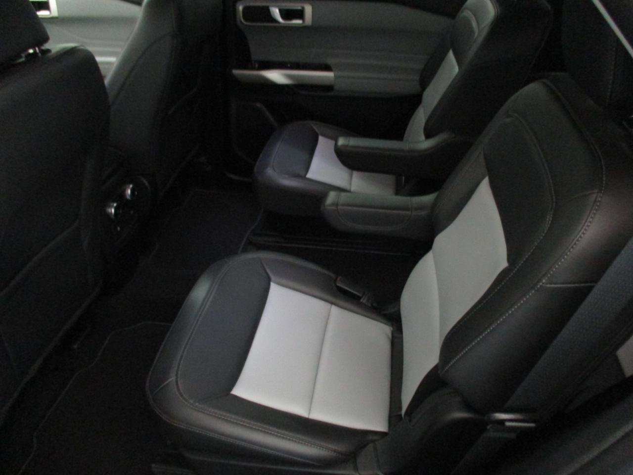 Used 2023 Ford Explorer XLT w/ Equipment Group 202A image 10