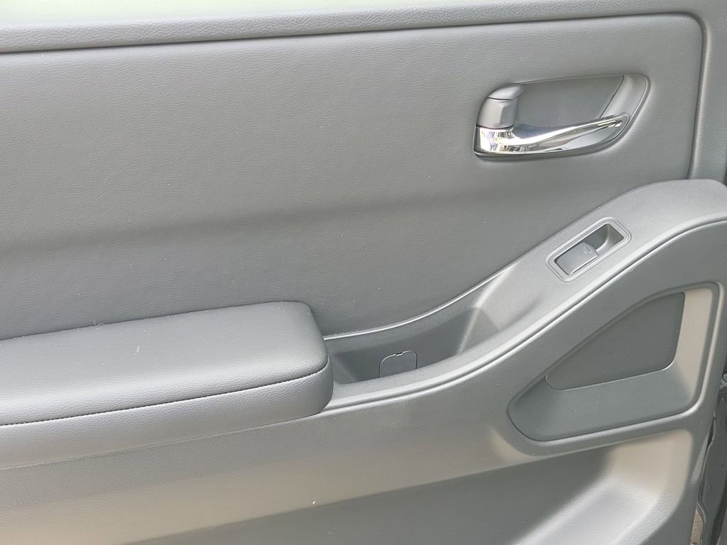 New 2025 Nissan Frontier SV w/ SV Convenience Package image 13