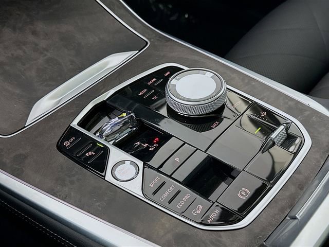 Used 2024 BMW X7 xDrive40i w/ Premium Package image 17