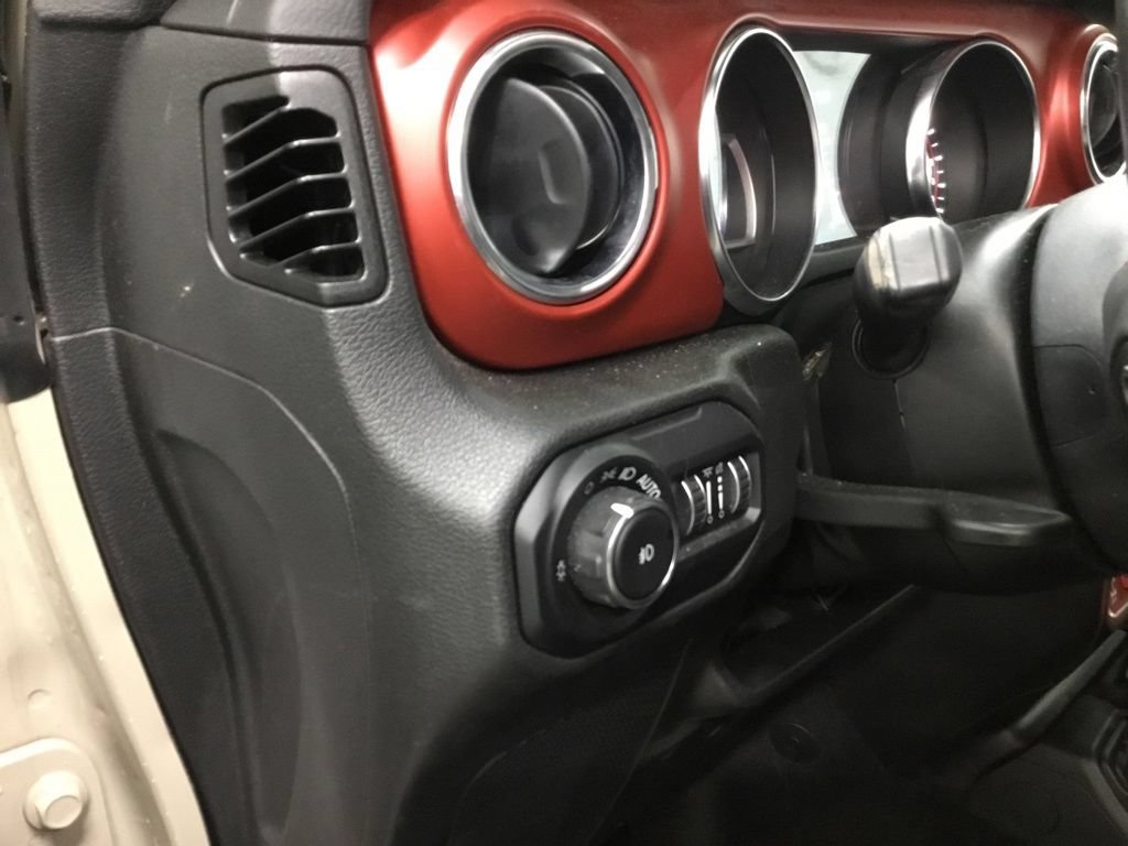 Used 2022 Jeep Wrangler Unlimited Rubicon w/ Xtreme Recon 35" Tire Package AWD/4WD image 8