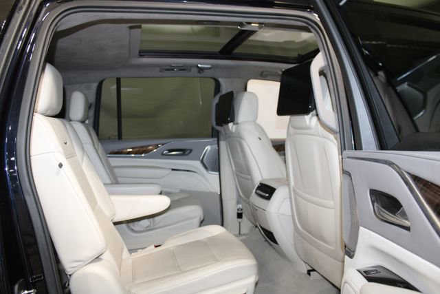 Used 2021 Cadillac Escalade ESV Sport Platinum image 15